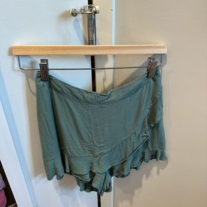 Gray/green Altar’d state skort
